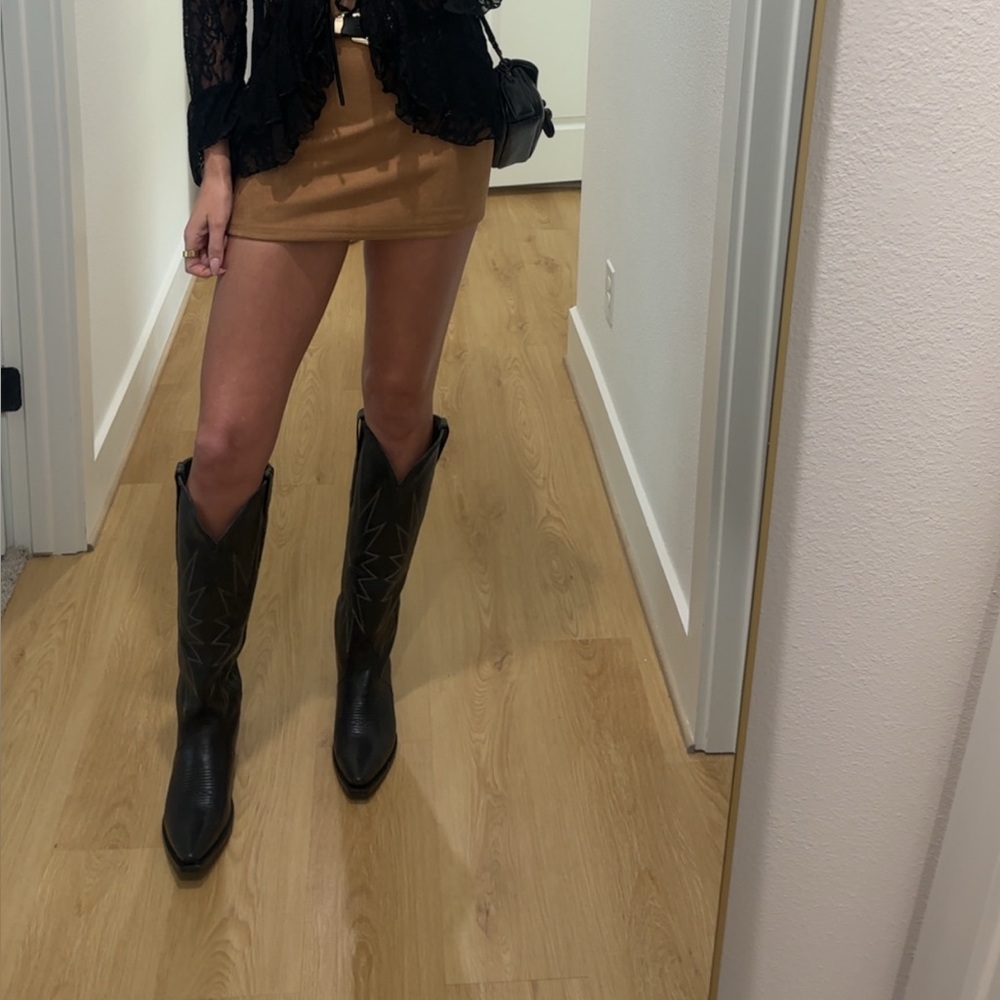 Black Western-Style Women's Boots - Picture 4 of 5
